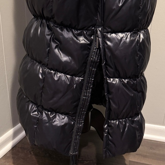 MICHAEL Michael Kors Women’s Medium Shiny Black Puffer Jacket with Faux Fur Trim - Picture 6 of 14